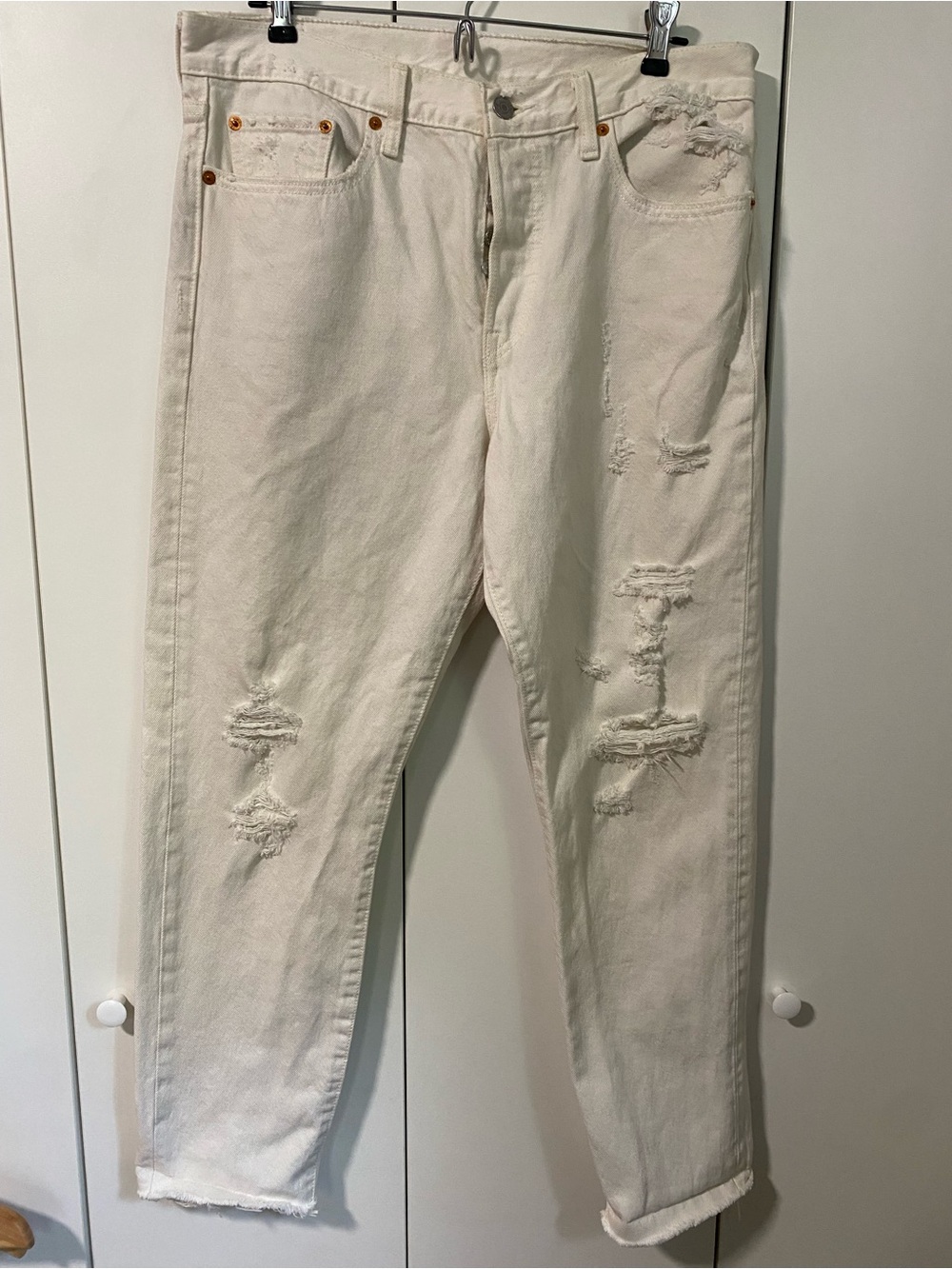 Levi’s Distressed White Jeans - Size 31/10